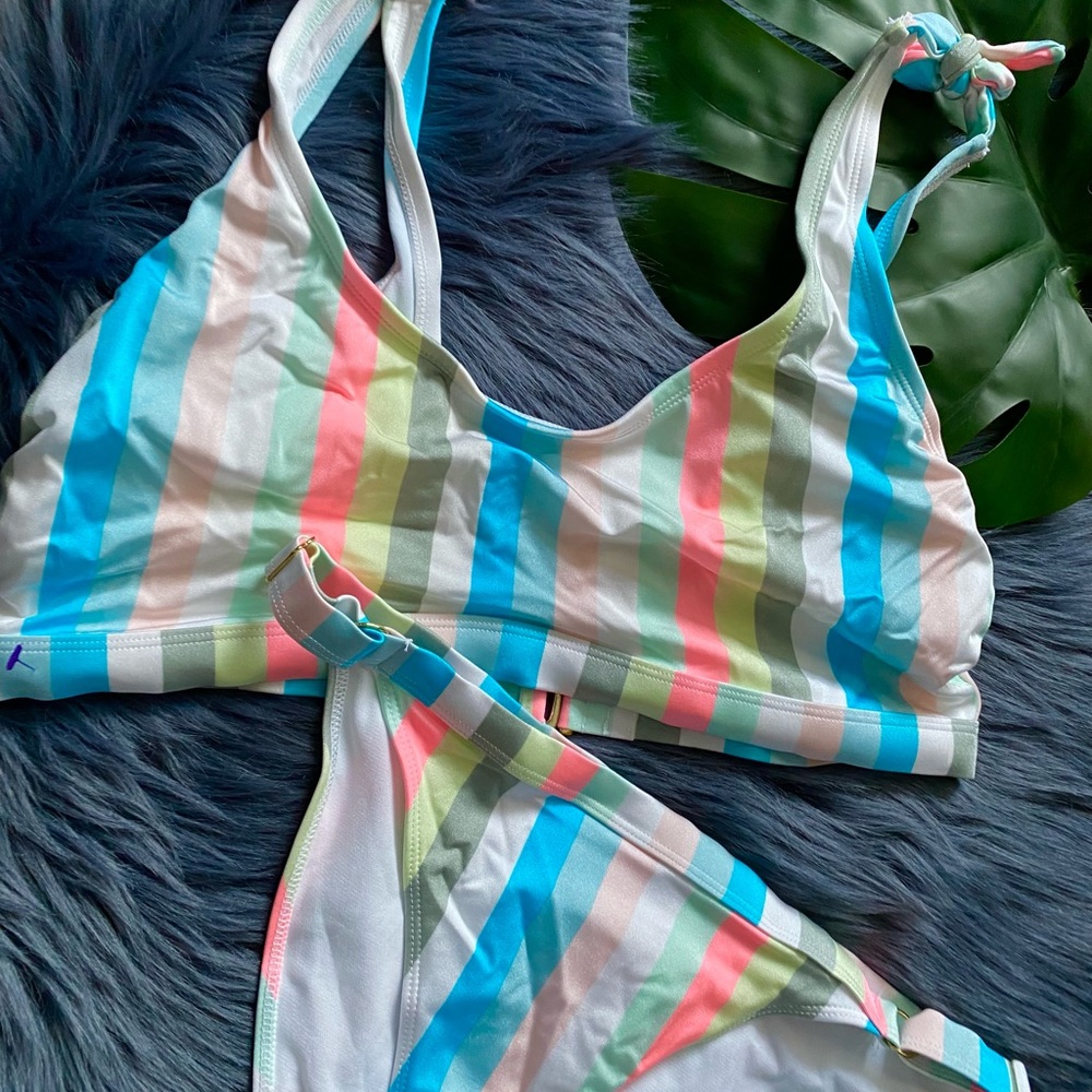 *sold* Gorgeous Summertime Bikini - Picture 2 of 8